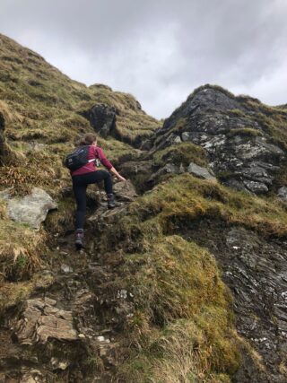 Feelgoodauteur Anika Riemens beklimt de Schotse Glencoe.