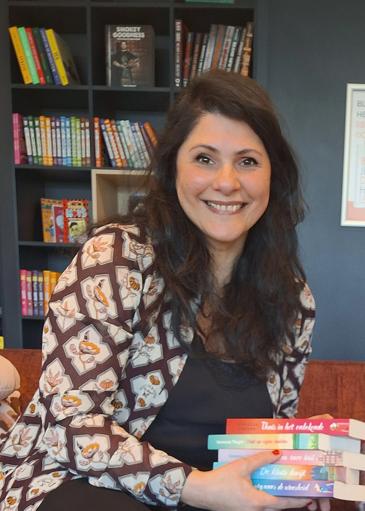 Vannessa Thuyns met boeken