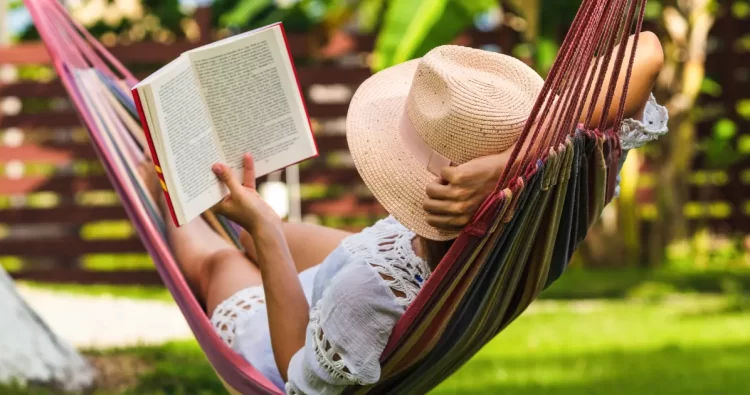 Nazomeren met een boek: zo hou je het zomergevoel vast
