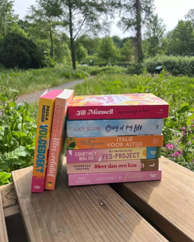 Feelgoodboeken voor op het terras 📖🍹☀️

Er gaat niks boven heerlijk in het zonnetje (of in de schaduw) op een terras zitten met een goed boek en een lekker drankje! Wij hebben een aantal boekentips die perfect zijn om te lezen op een terrasje. 💗

🌻 'Volgeboekt' van Paula Heeger
🌻 'Alles is relatief' van Marjolein Vrijenhoek
🌻 'Het zonnetje in huis' van Jill Mansell
🌻 'Story of my life' van Lucy Score
🌻 'Italië voor altijd' van Nicky Pellegrino 
🌻 'Het onvergetelijke yes-project' van Courtney Walsh 
🌻 'Meer dan een kus' van Vannessa Thuyns
🌻 'Verstrikt in fictie' van Kasey Stockton
🌻 'Lotgenoten' van Nathalie Windhorst
🌻 'Operatie liefde' van Madelon van Tilborg 

Lees jij wel eens een boek op een terras? 

#zininfeelgood #feelgood #feelgoodboeken #feelgoodbooks #leestip #mustread #boeken #lezen #boekenliefhebbers #bookish #bookworm #bookaddict #leesplezier #bookobsessed #bookrecommendation #lezenisleuk #instaboek #boekstagram