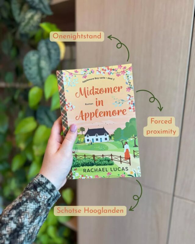 Jaaaa, vandaag is het derde deel van de Applemore Bay-serie van Rachael Lucas verschenen! 🏡🍎

In dit deel komt controlfreak Charlotte Fraser erachter dat haar onenightstand haar nieuwe huisgenoot is...

Charlotte Fraser wil haar droom van een vakantiehuisbedrijf verwezenlijken, maar haar plannen worden onverwacht verstoord door de komst van de aantrekkelijke Rob Jones. Nadat ze een onenightstand heeft gehad met Rob in de stad, verwacht Charlotte hem nooit meer te zien. Maar dan blijkt dat Rob tijdelijk in de Schotse Hooglanden blijft om te helpen bij reparaties aan een woning én hij is ook nog eens haar nieuwe huisgenoot. Terwijl de band tussen hen groeit, komen Charlottes toekomstplannen voor het huis in gevaar en moet Rob beslissen of hij zijn leven opnieuw wil inrichten.

Bestel het boek nu via de link in onze bio! 🔗 

#zininfeelgood #feelgood #feelgoodboeken #feelgoodbooks #leestip #mustread #boeken #lezen #boekenliefhebbers #bookish #bookworm #bookaddict #leesplezier #bookobsessed #bookrecommendation #lezenisleuk #instaboek #boekstagram