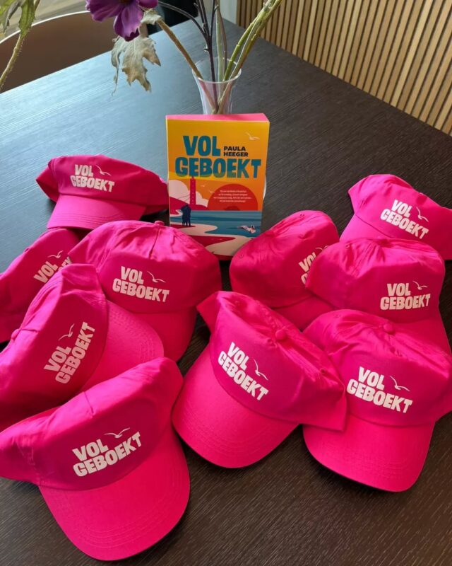 💗🧢 WINACTIE 🧢💗

Wil jij deze zomer ook shinen met een van deze geweldige knalroze Volgeboekt-petten? Wij geven 10 petjes weg! 'Volgeboekt' is het debuut van Paula Heeger (@paulaleest) en is de perfecte zomerse feelgoodroman voor in de vakantiekoffer. 🌞

Wat moet je doen om kans te maken op zo'n petje?
1. Volg @zininfeelgood, @zomerkeuning en @paulaleest 
2. Schrijf je in voor de nieuwsbrief via de link in bio
3. Laat ons jouw zomerplannen weten in de comments

Meedoen kan tot maandag 23 juni 12:00 uur, de winnaars krijgen een persoonlijk bericht van ons. Succes! ✨

❗ Let op! Pas op voor scammers en nepaccounts. Wij zullen nooit een link sturen en/of vragen naar creditkaartgegevens!

#zininfeelgood #volgeboekt #boekstagram #bookstagramnl #instaboek #lezen #leestip #boekentip #feelgoodboek #feelgoodboeken